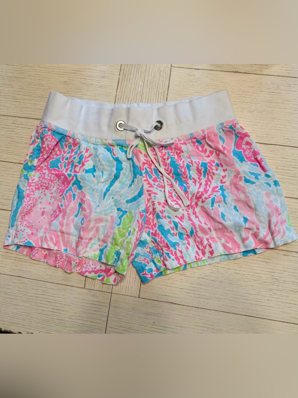 Lilly Pulitzer linen shorts - let’s cha cha | GUC - size S